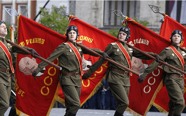 russianTankersParade.png
